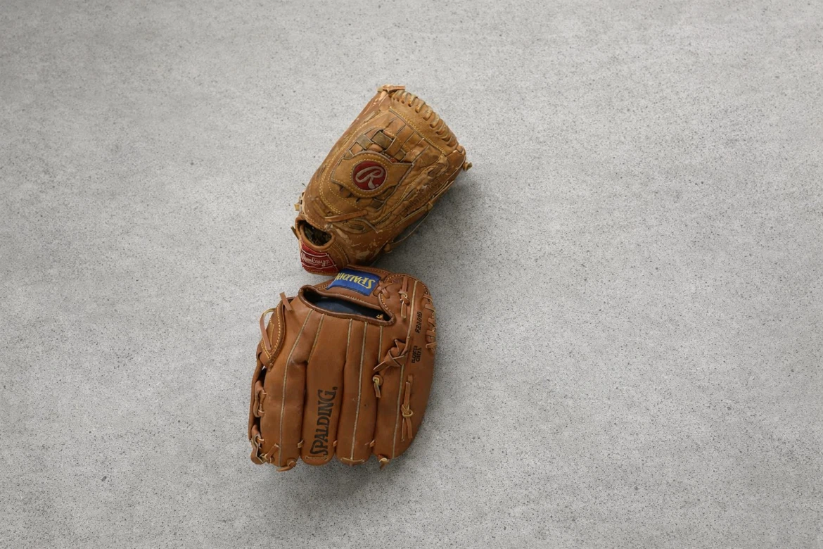Rawlings & Spalding Baseball Gloves