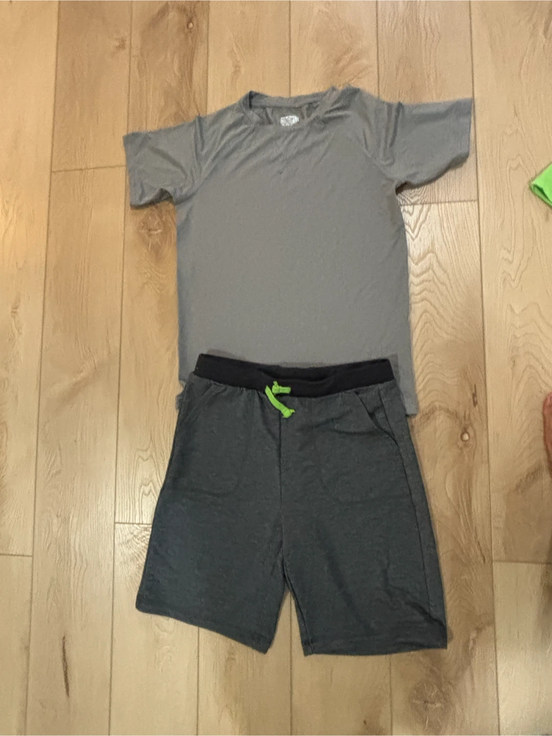 32 Degrees Youth T-Shirt and Shorts Set Size 8 - photo 5
