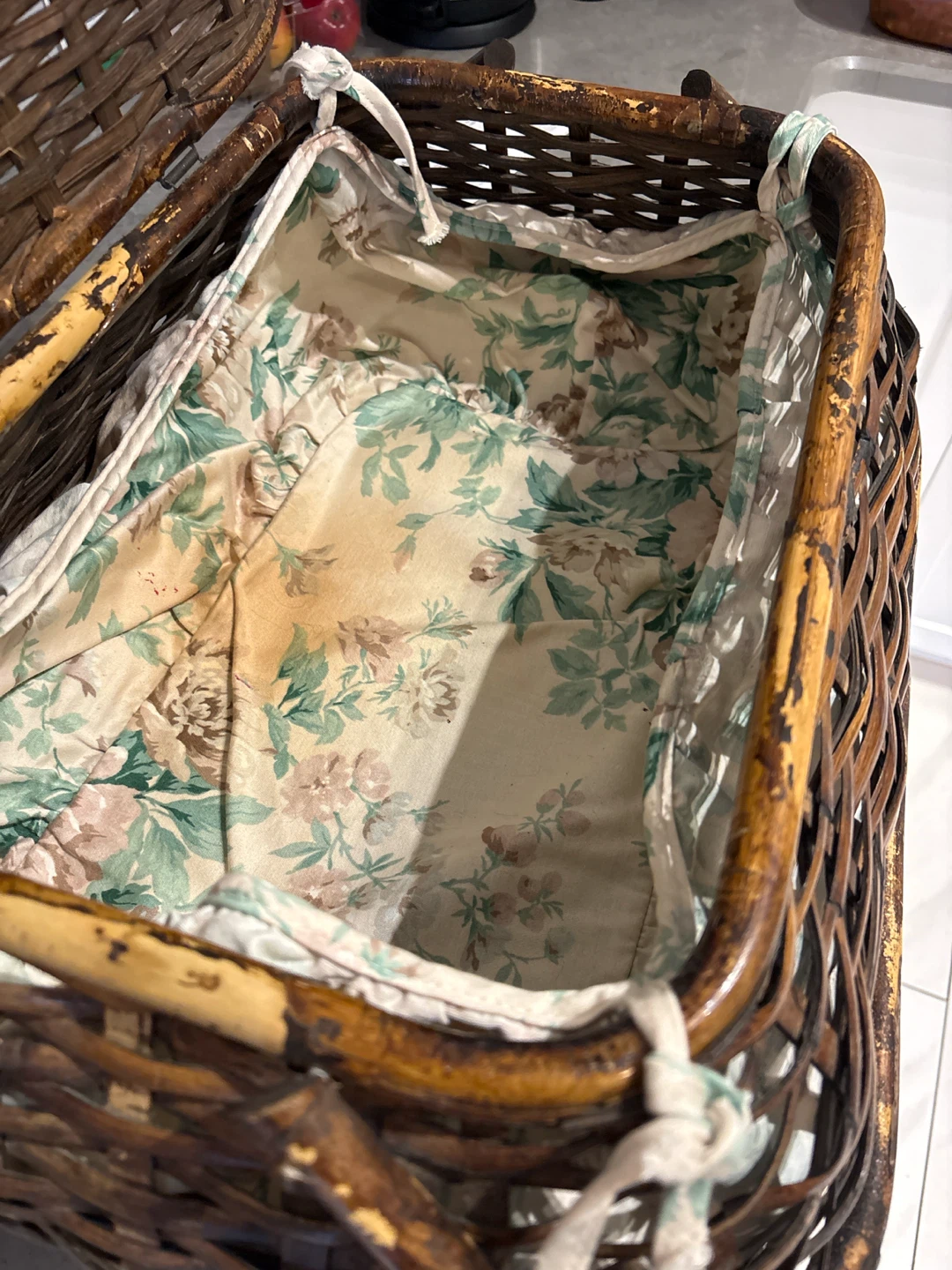 Vintage Wicker Picnic Basket - photo 2