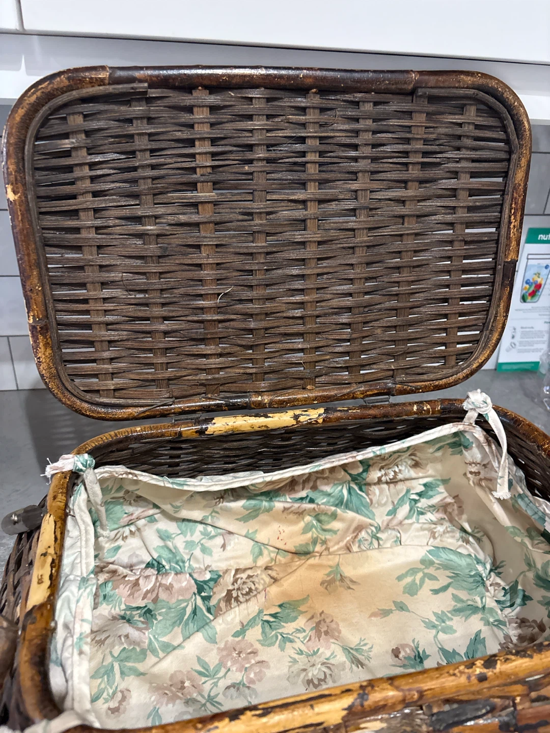 Vintage Wicker Picnic Basket - photo 3