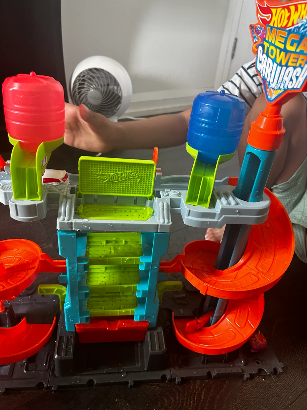 Hot Wheels Mega Tower Car Wash Playset - photo 3