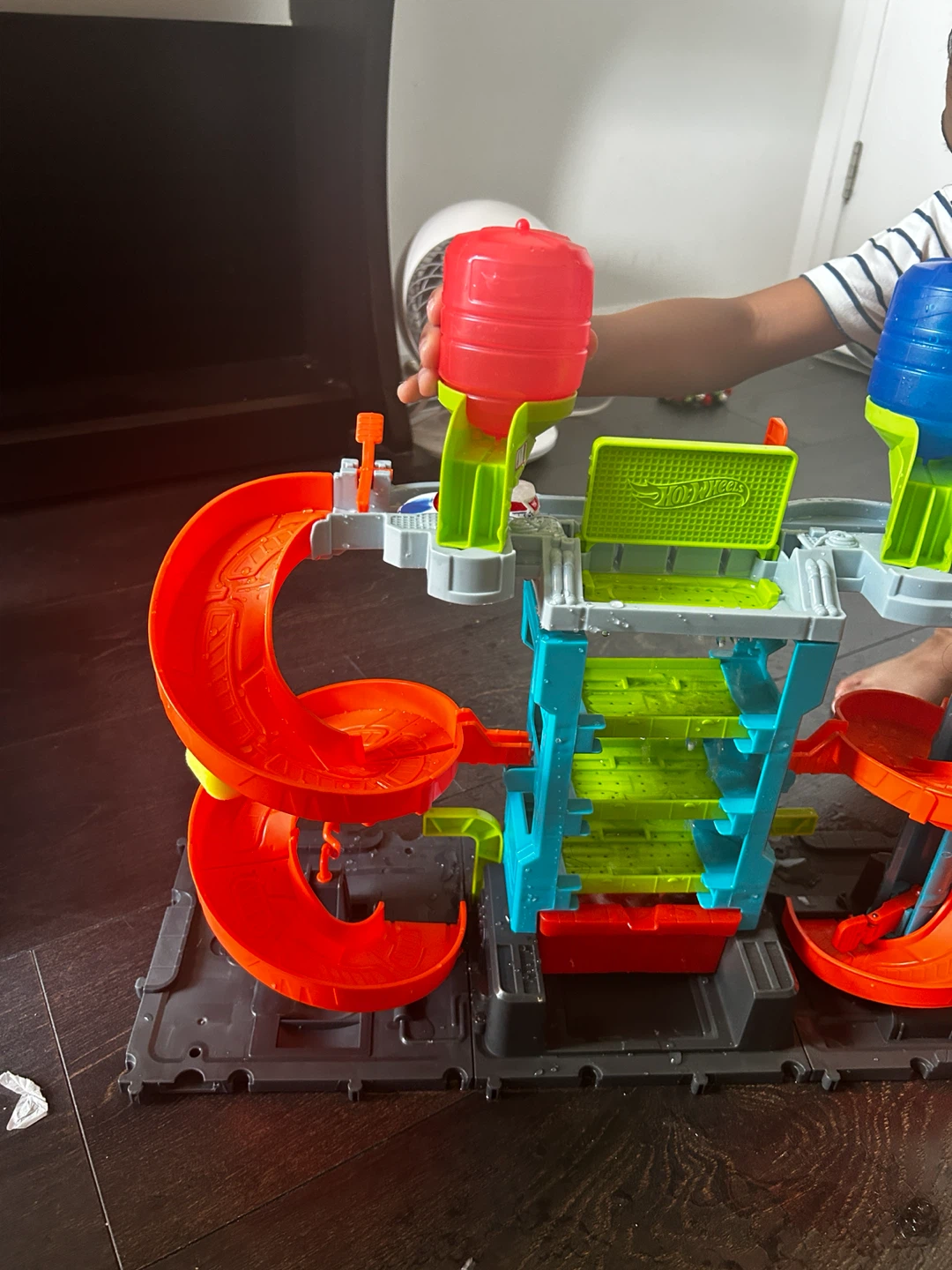 Hot Wheels Mega Tower Car Wash Playset - photo 4