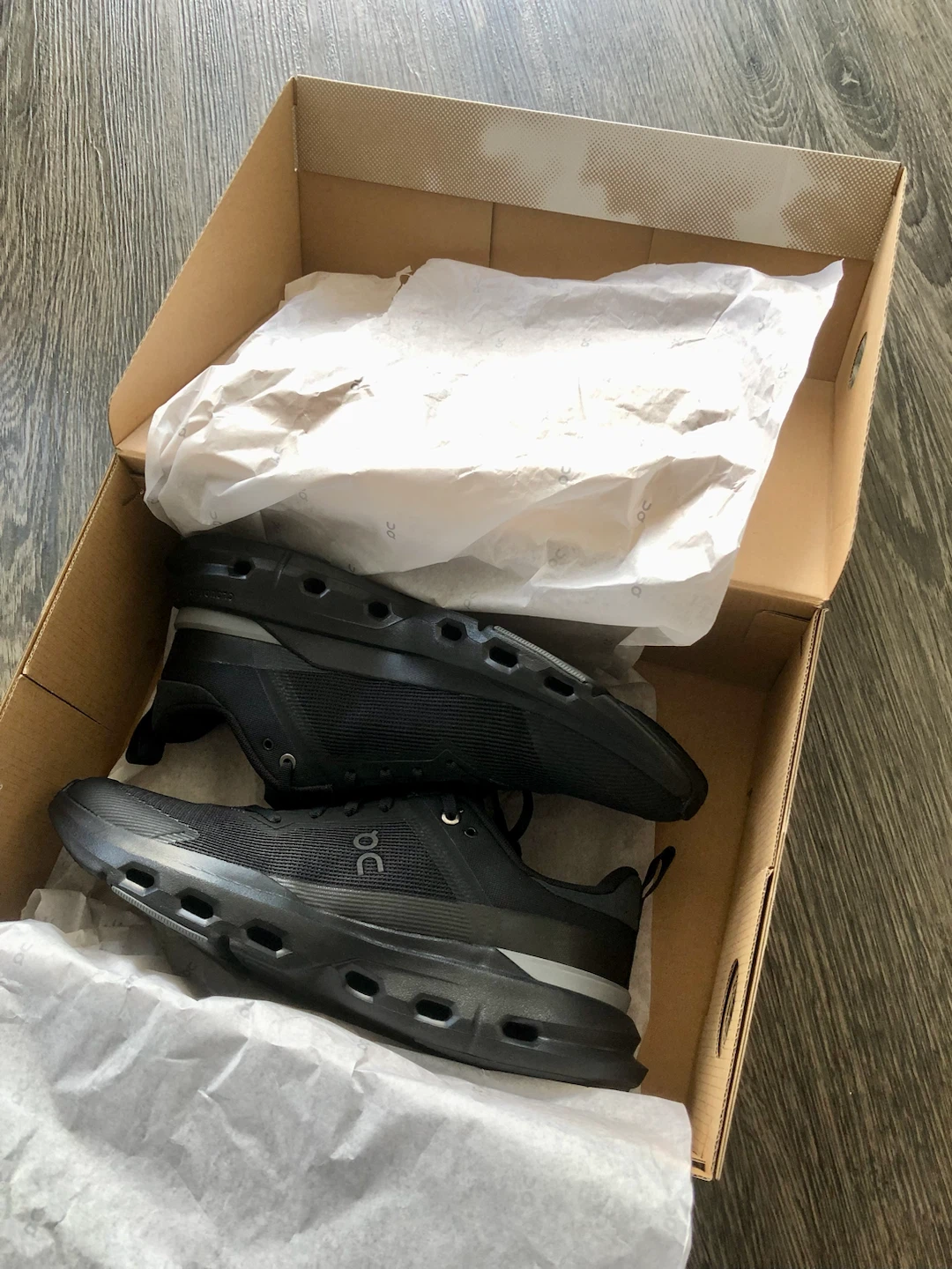 New ON Men’s Training Shoe 9.5 - photo 2