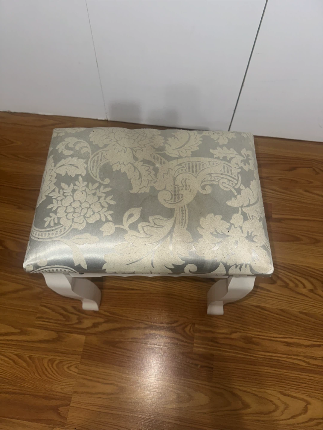 White Vanity Stool with Patterned Seat - photo 2