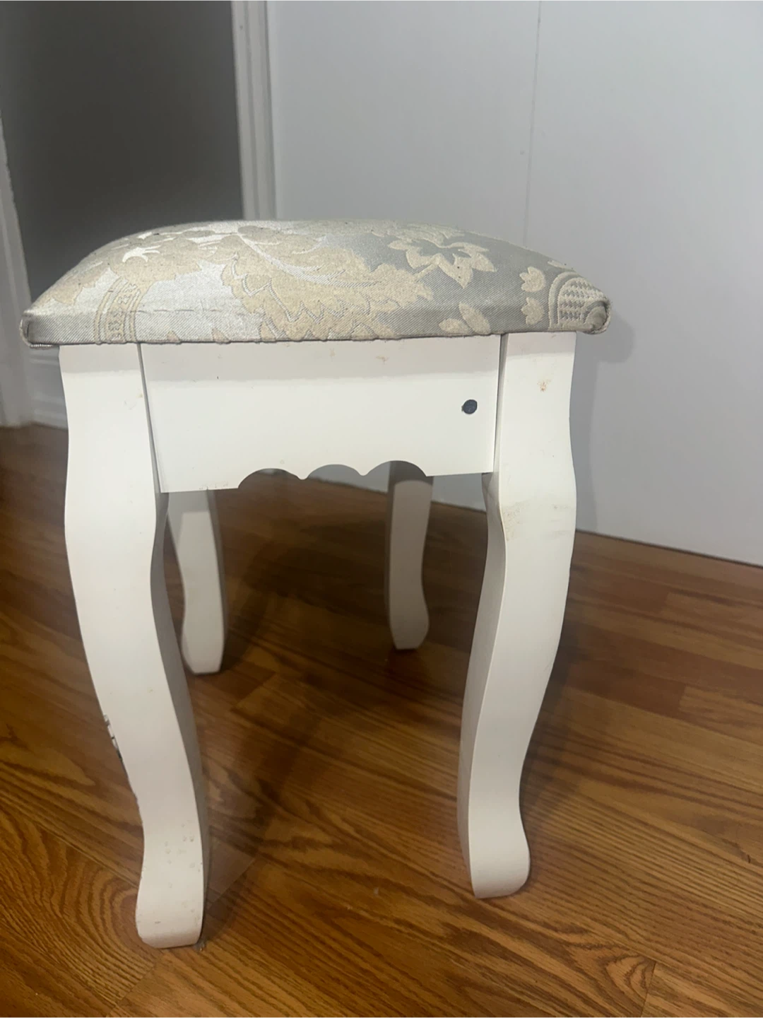 White Vanity Stool with Patterned Seat - photo 3