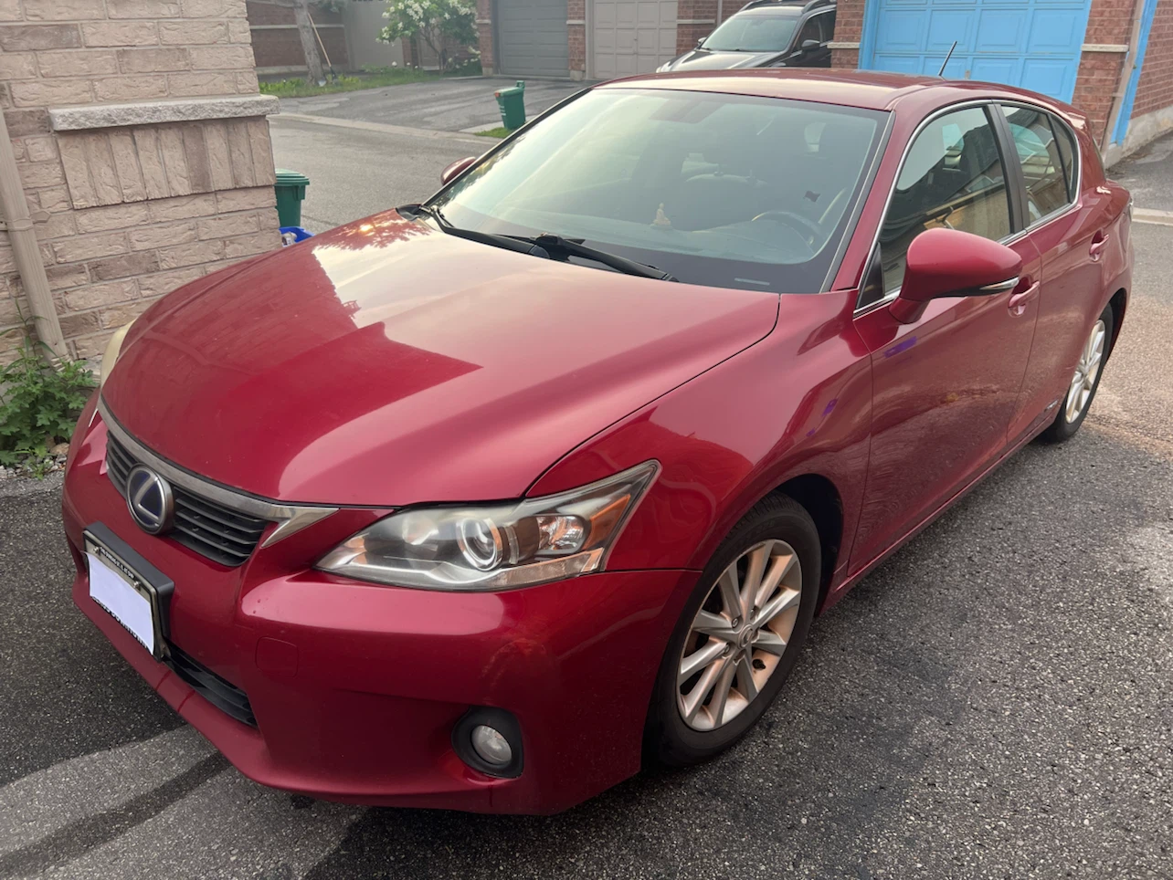 Lexus CT200h Hatchback - photo 2