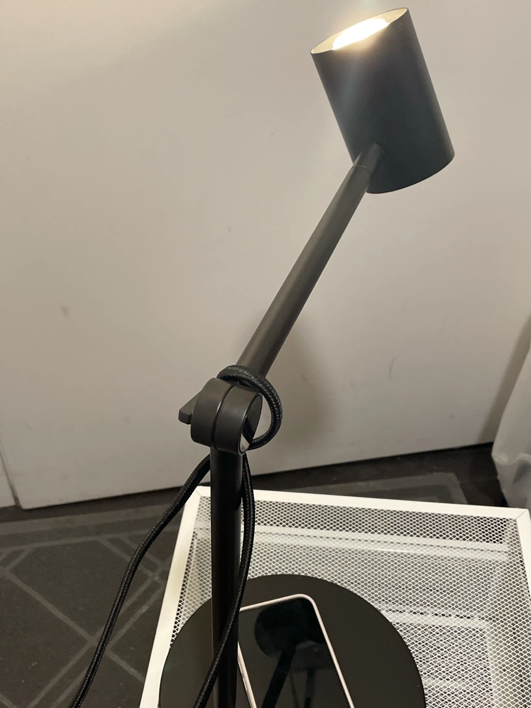 IKEA NYMÅNE Work Lamp with Wireless Charging - photo 3