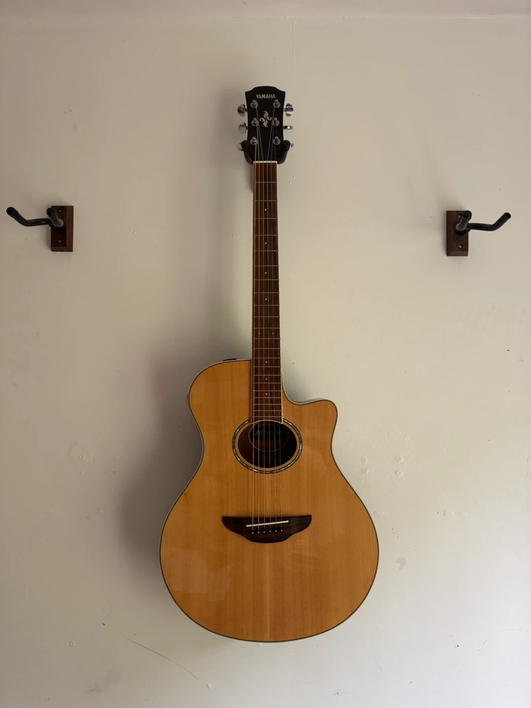 Yamaha APX600 Acoustic-Electric Guitar