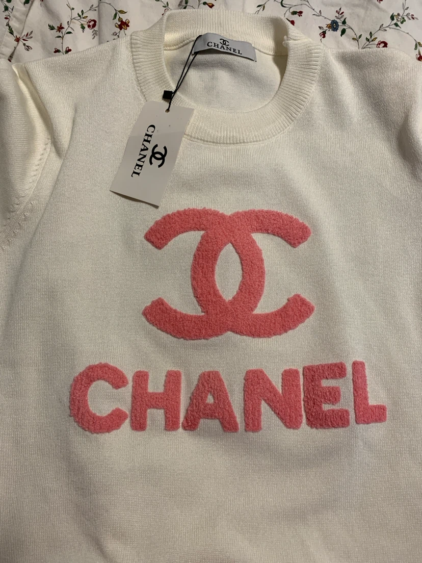 White CHANEL Sweater with Pink Logo - Size Medium - photo 2