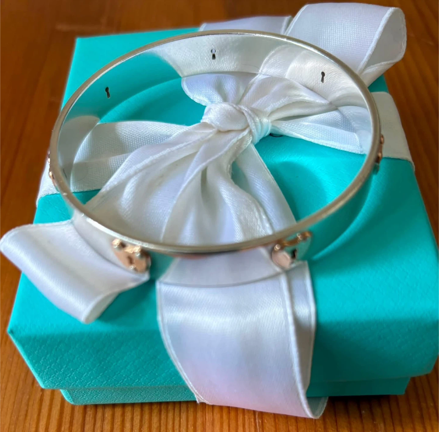 💯 Authentic Tiffany and Co. Silver & 18k RGold Heart Lock Bangle - photo 3