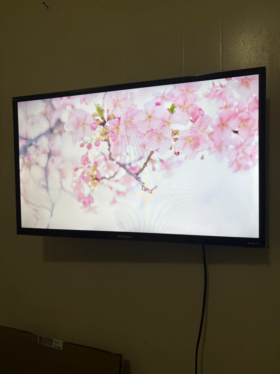 Westinghouse 32" Roku TV with Wall Mount