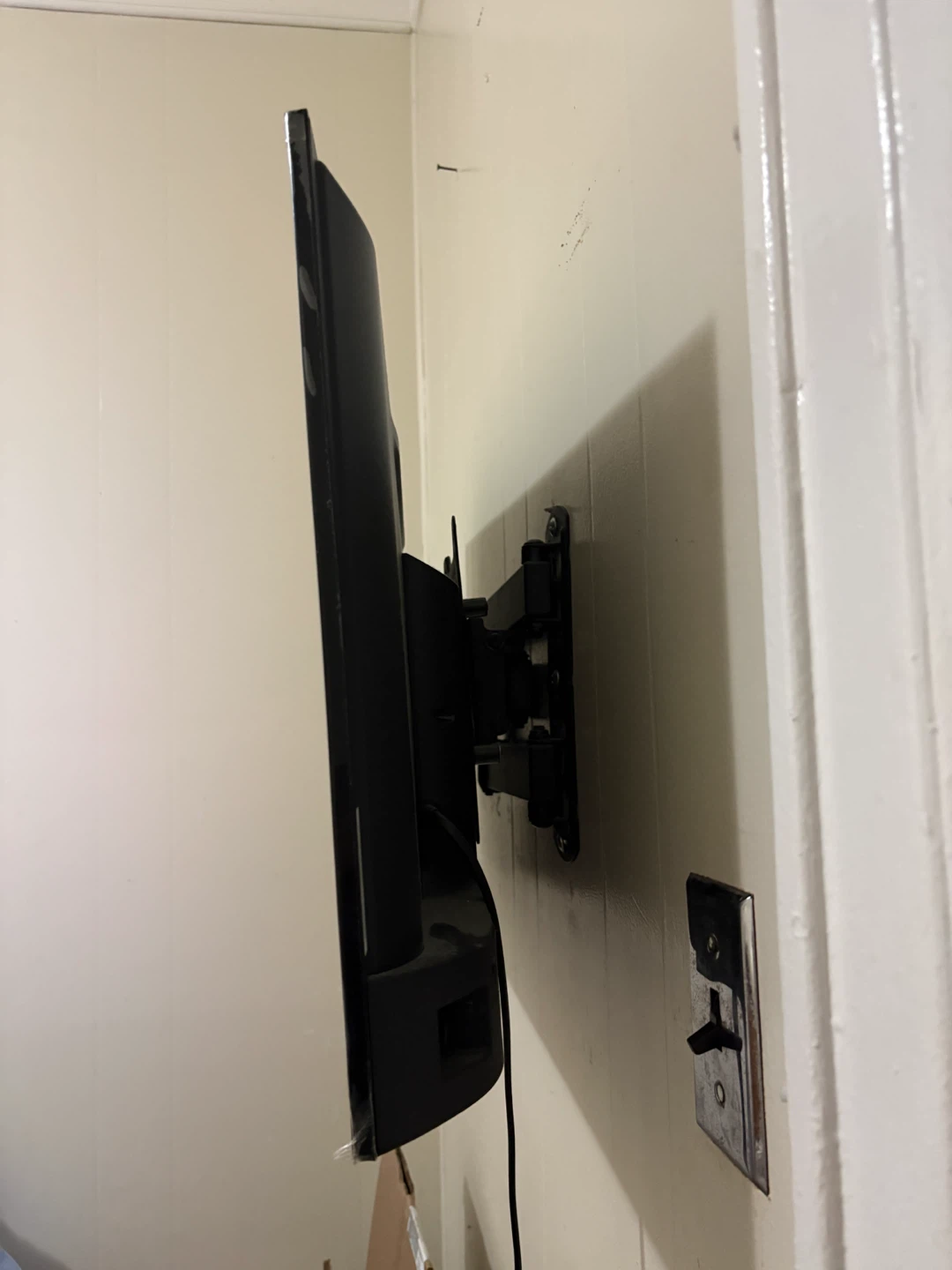 Westinghouse 32" Roku TV with Wall Mount - photo 2