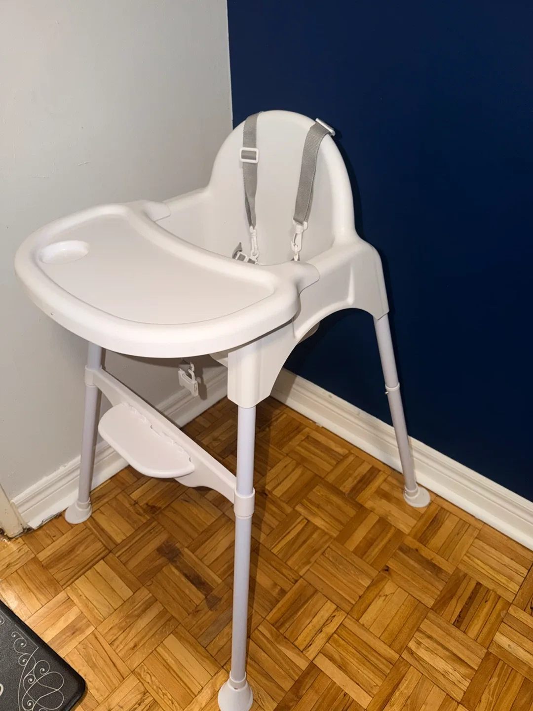 White High Chair with Tray - photo 2