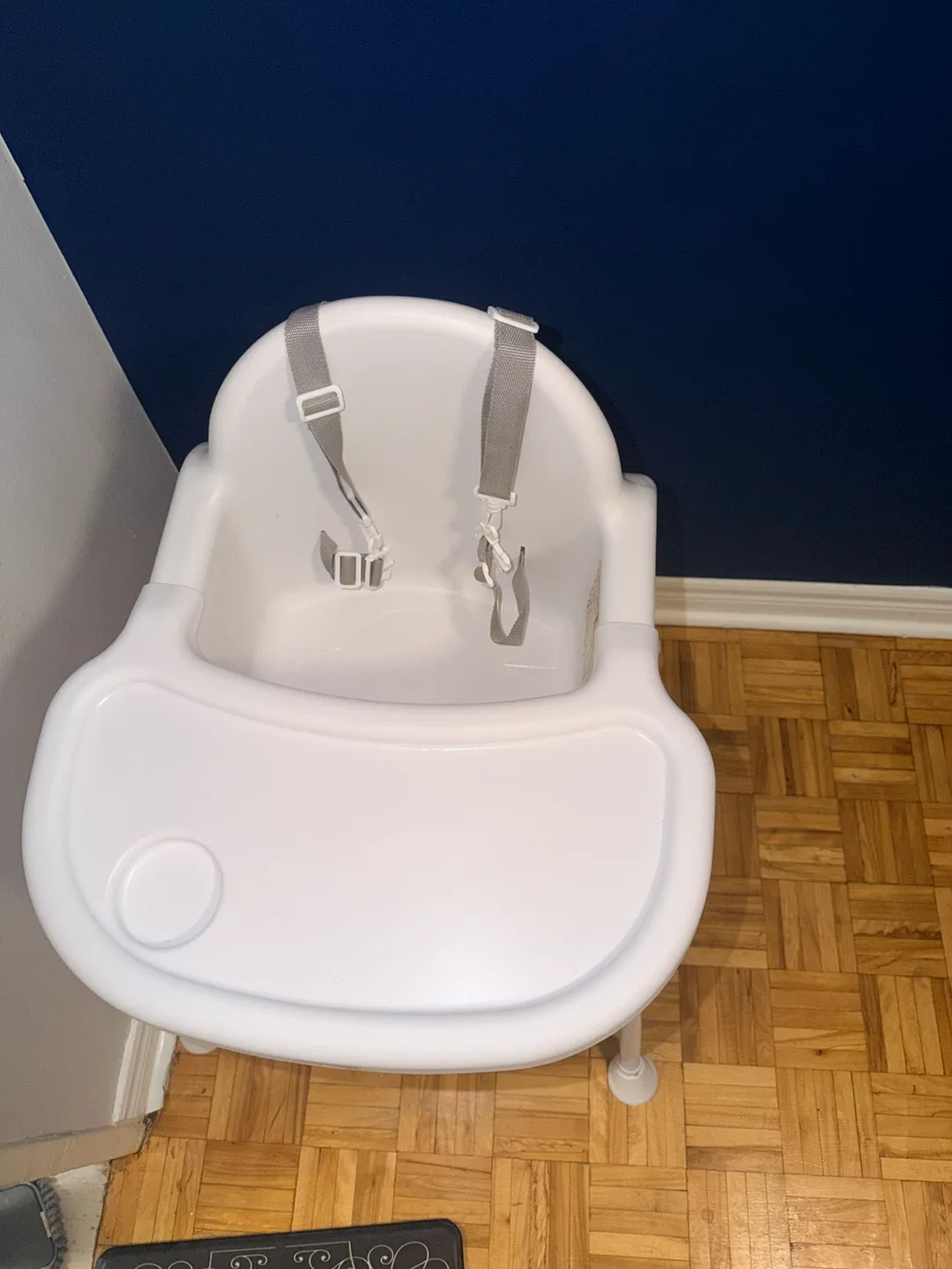 White High Chair with Tray - photo 3
