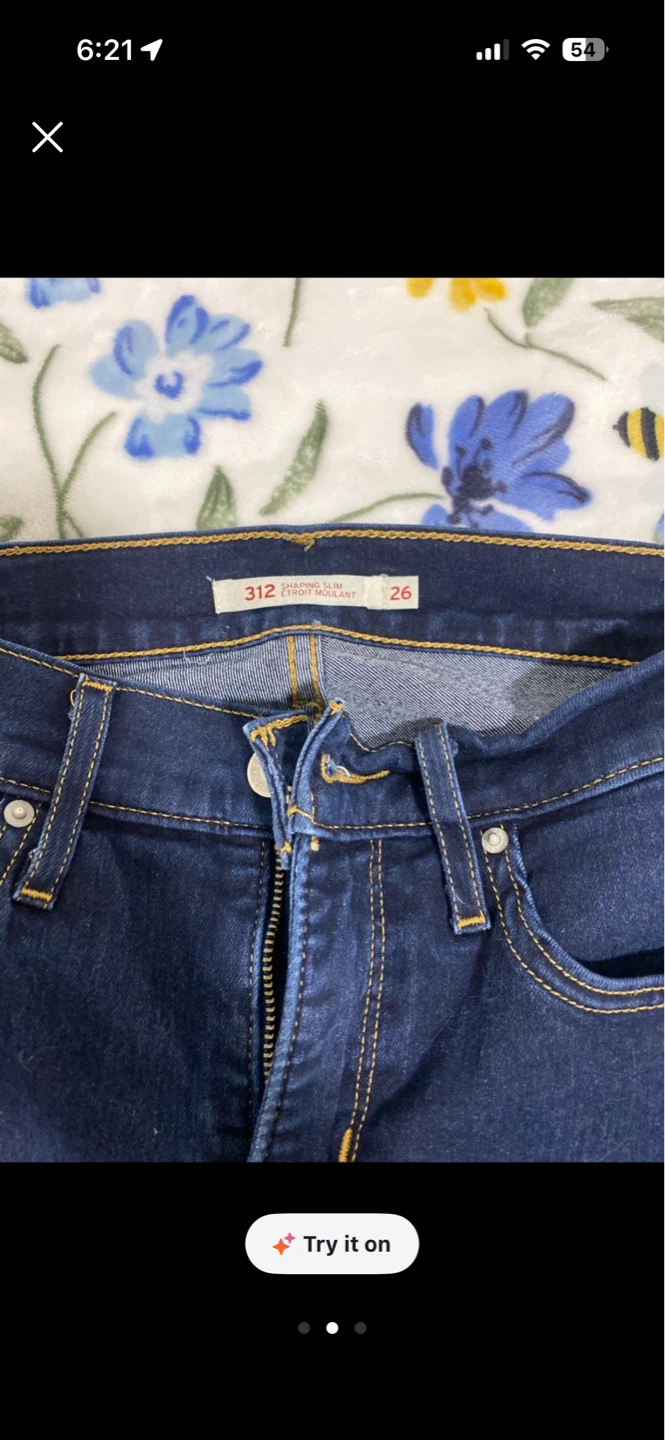 Levi's 312 Shaping Slim Jeans