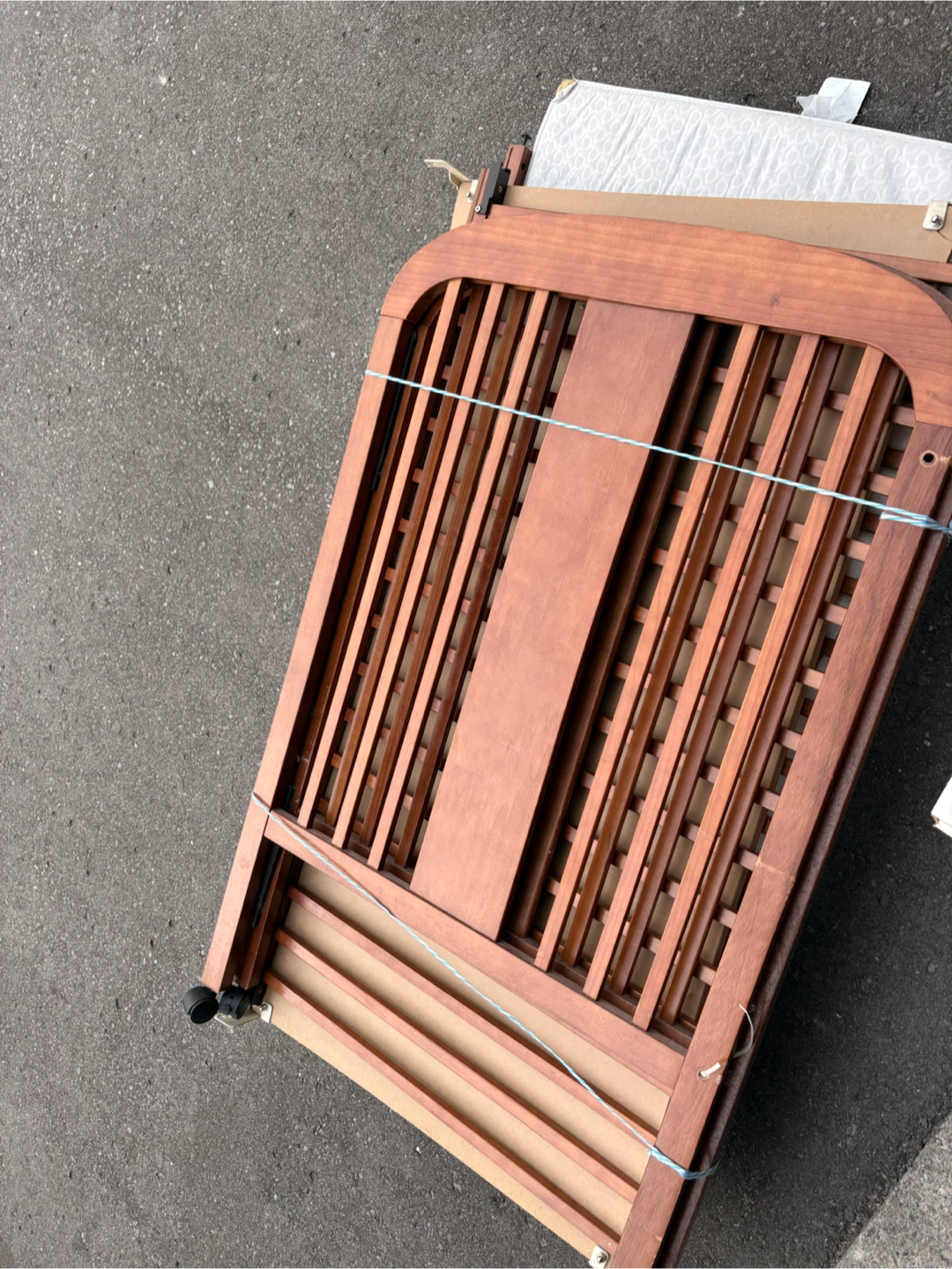 Wooden Baby Crib with Mattress