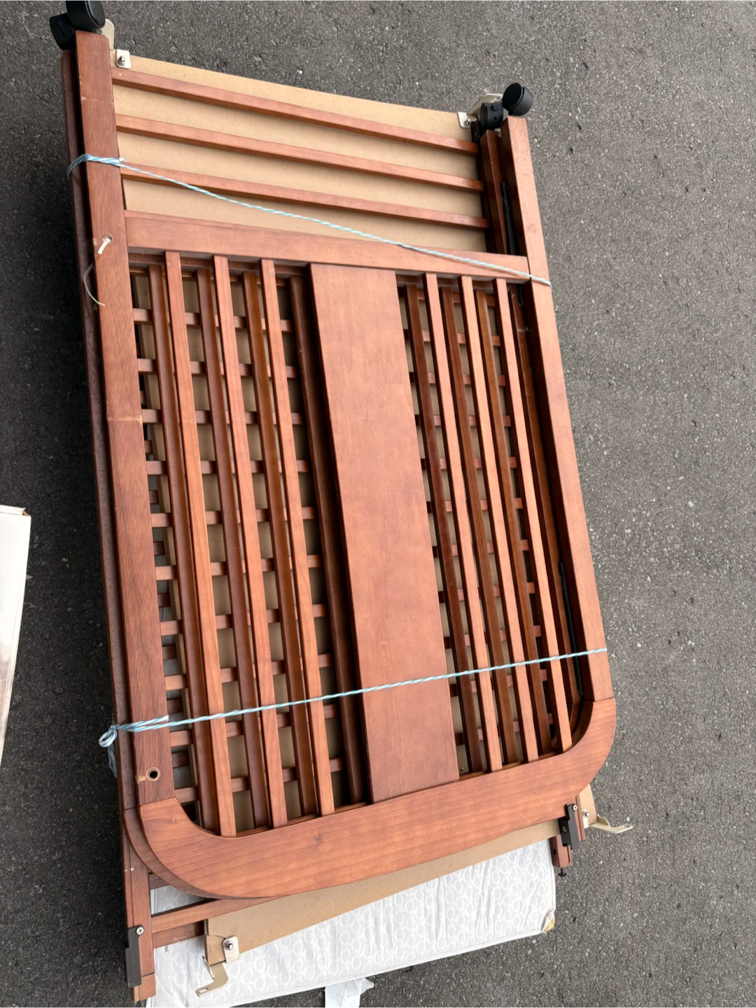 Wooden Baby Crib with Mattress - photo 2