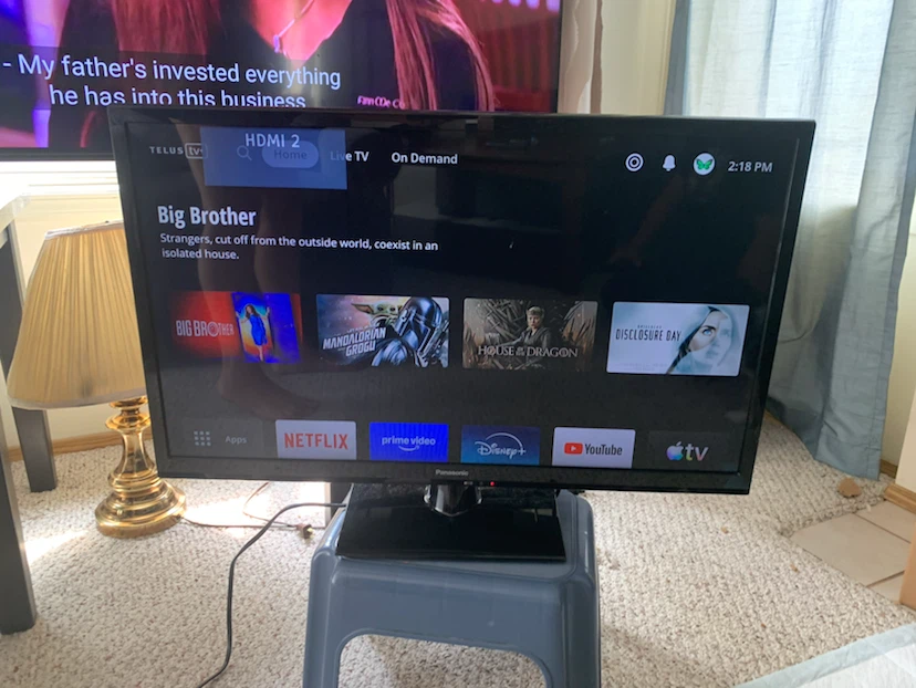 Panasonic 32-inch TV with Roku Remote - photo 4