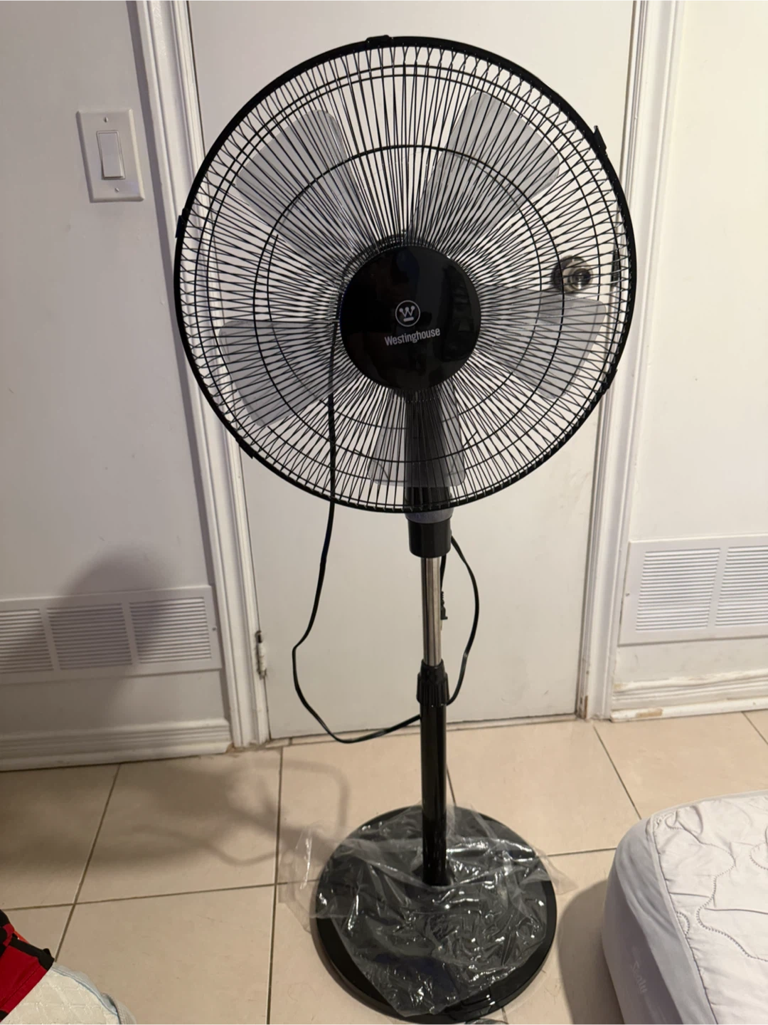 Westinghouse 16" Oscillating Pedestal Fan - photo 2