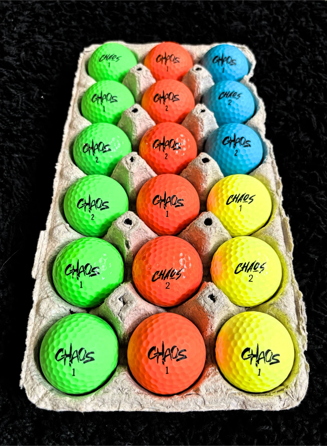 18 Wilson Chaos Golf Balls