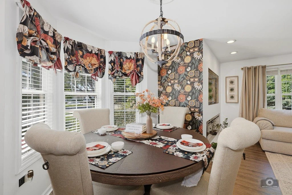 Dining Table & 6 Chairs