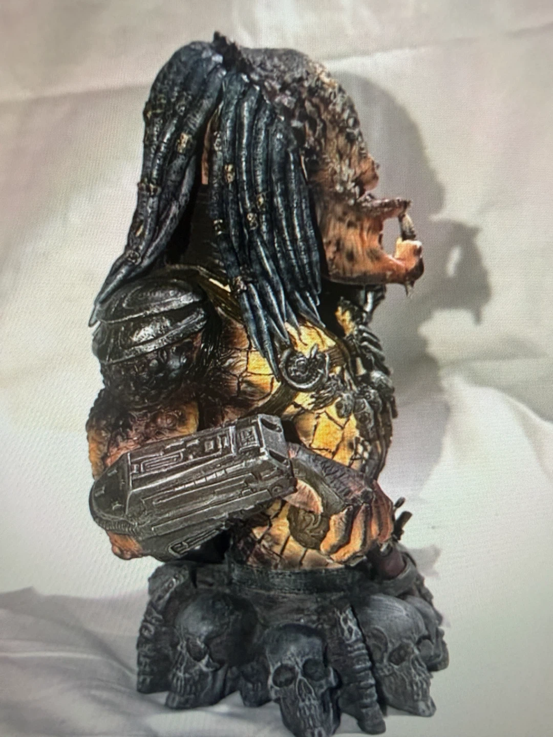 Predator 2 Elder Mini Bust Polystone Collectible - photo 2