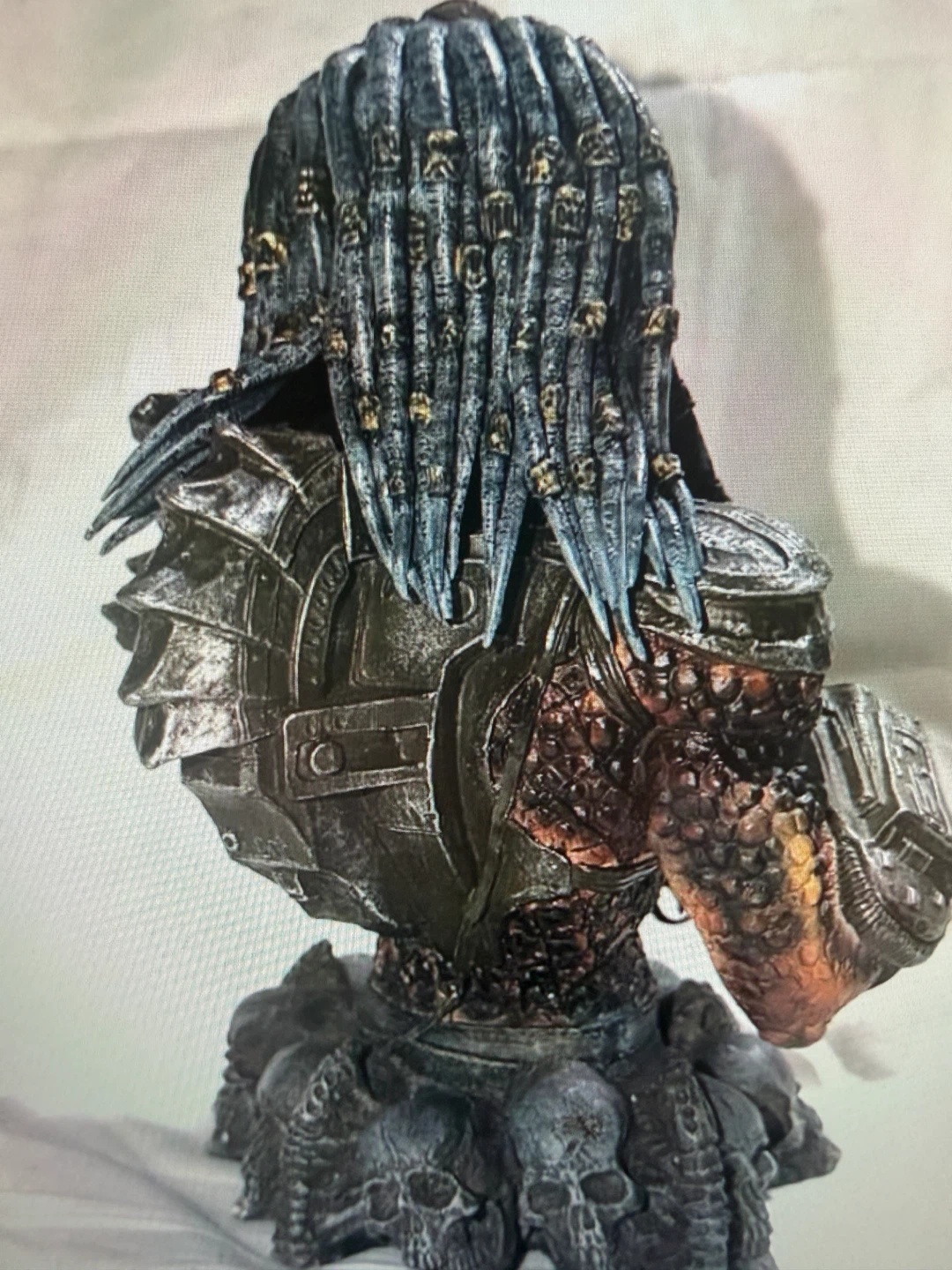Predator 2 Elder Mini Bust Polystone Collectible - photo 3