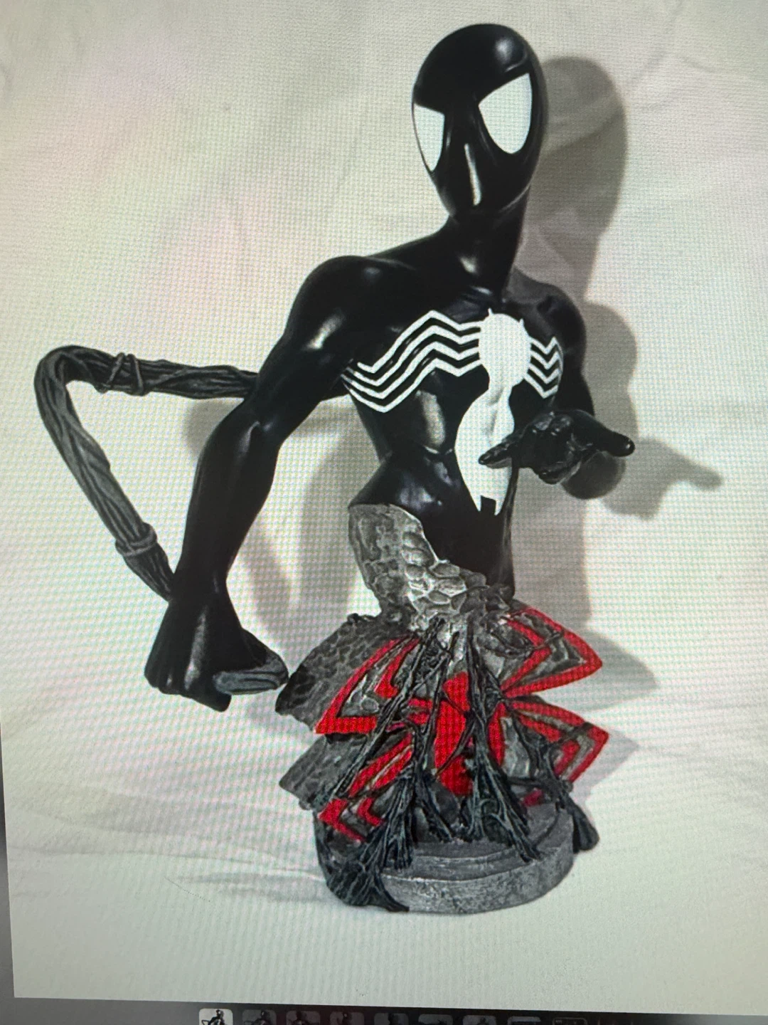 Symbiote Spider-Man Bust - Diamond Select Toys