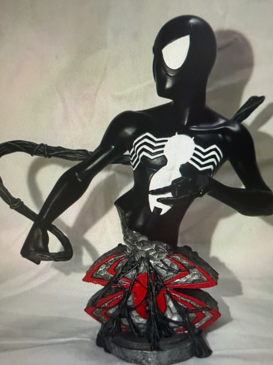 Symbiote Spider-Man Bust - Diamond Select Toys - photo 2