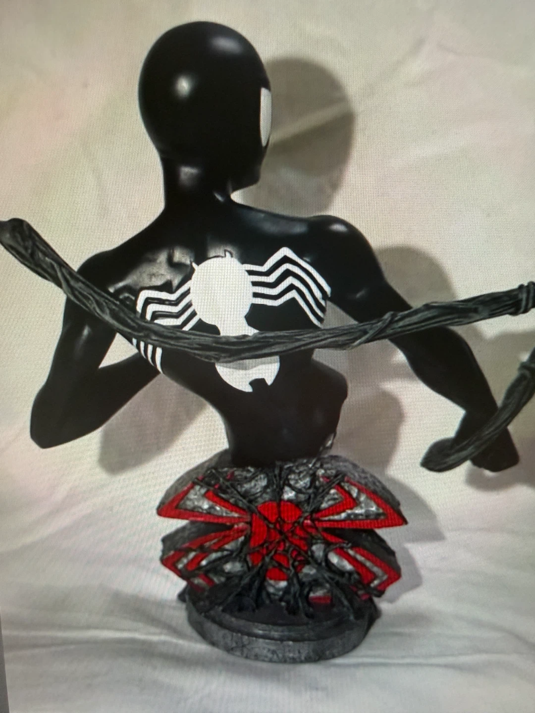 Symbiote Spider-Man Bust - Diamond Select Toys - photo 3