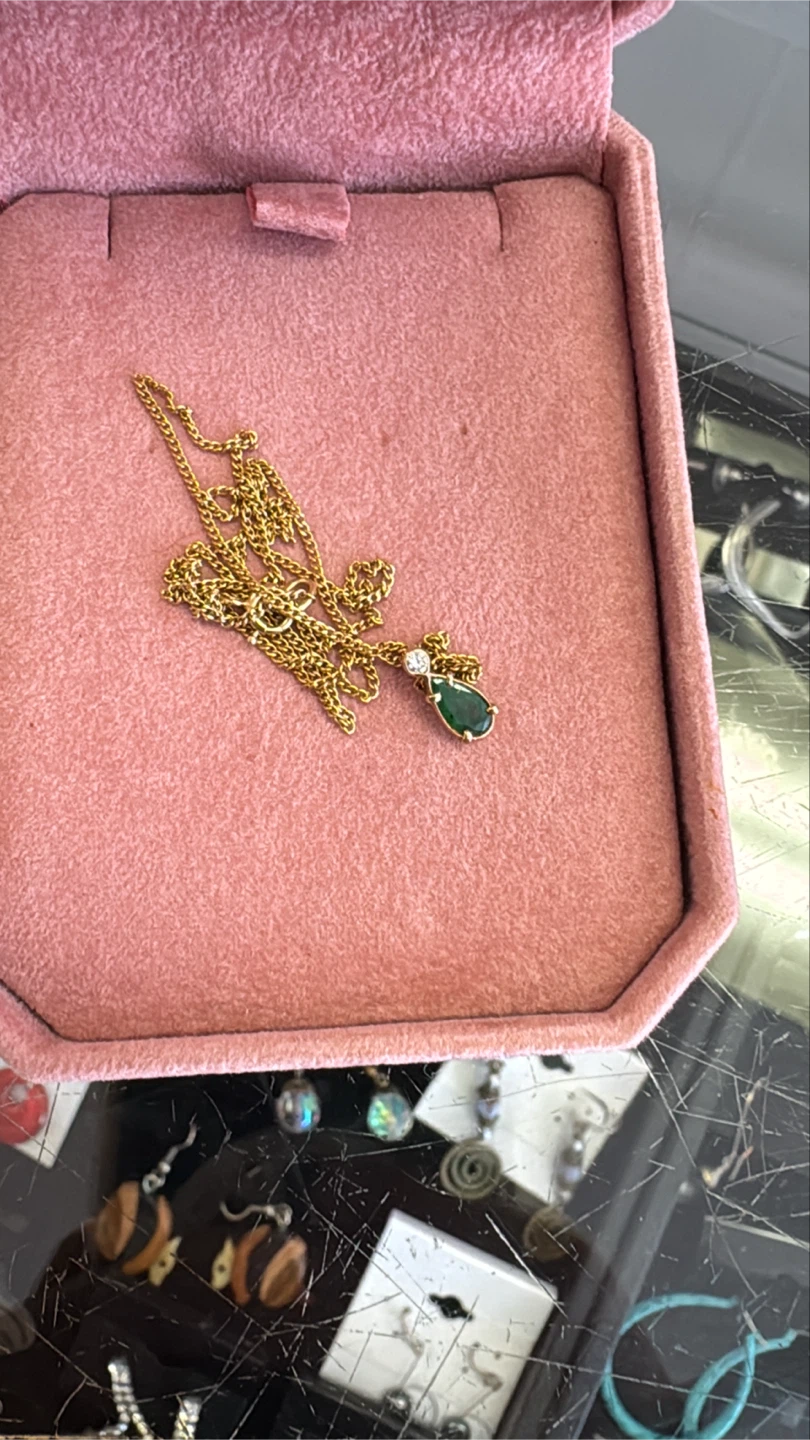 Gold 14 kt necklace with emerald pendant and diamond accent