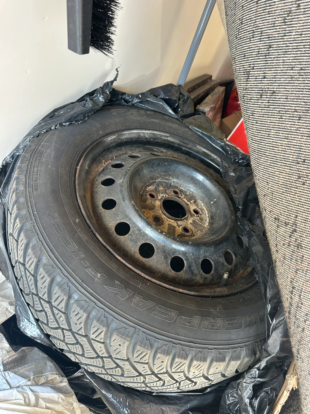 205/55R16 (Winter Tire on Steel Rim) - photo 2