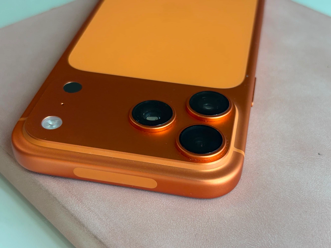 Orange iPhone 17 pro max - photo 4