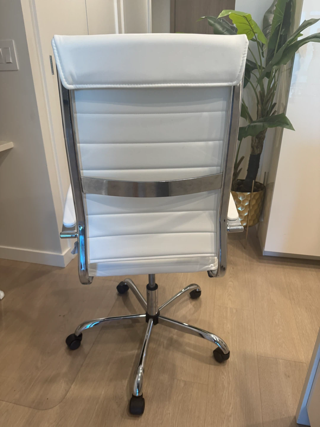 White Office Chair - photo 2