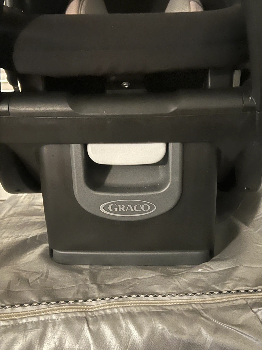Graco SnugRide 35 DLX Infant Car Seat with Base - photo 5