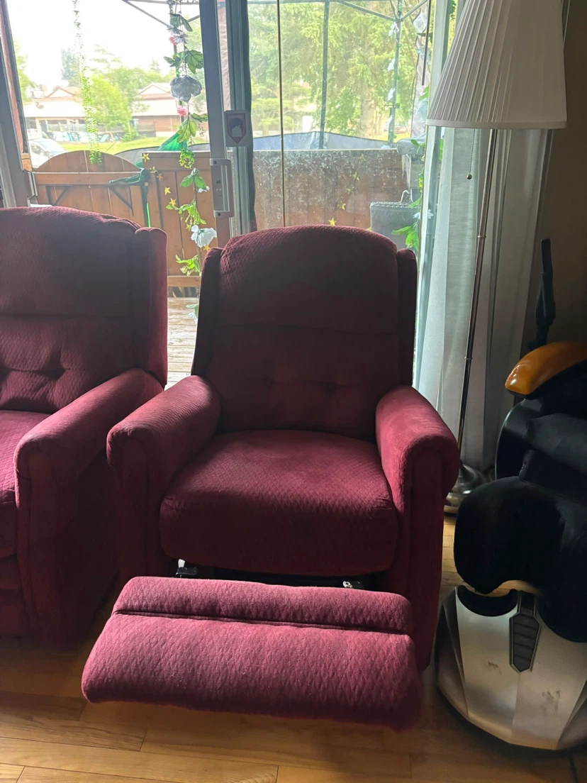 Two Burgundy Recliner Chairs - photo 2