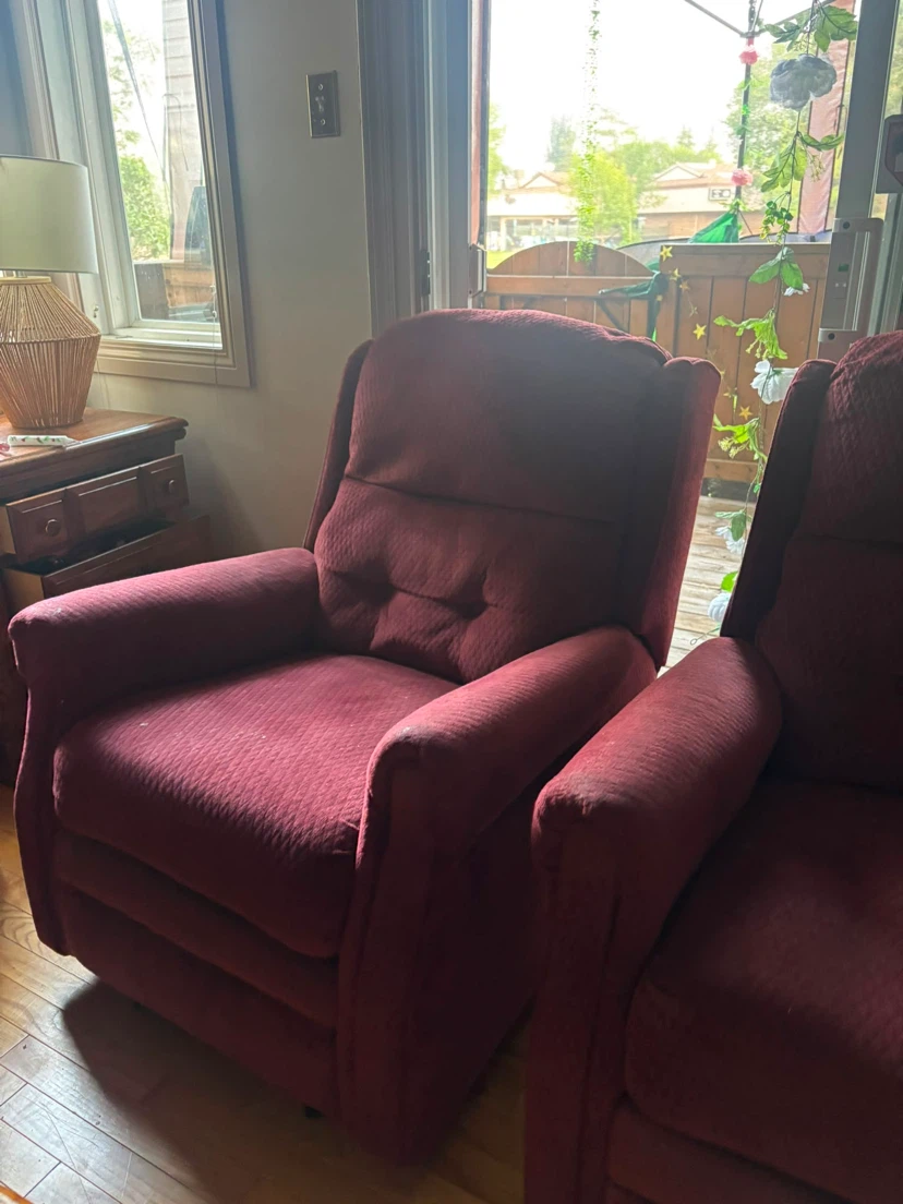 Two Burgundy Recliner Chairs - photo 3