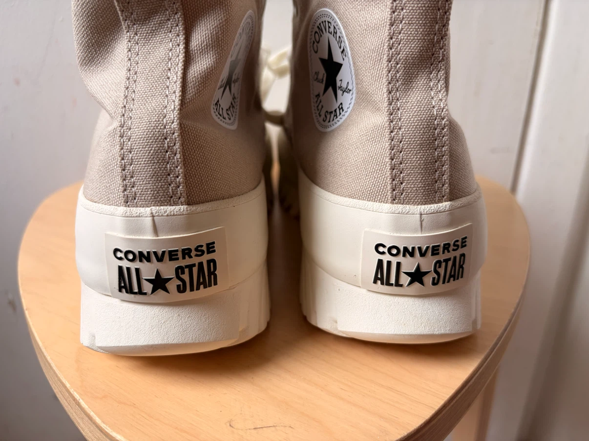 Converse size man’s 7 womens 9 - photo 2