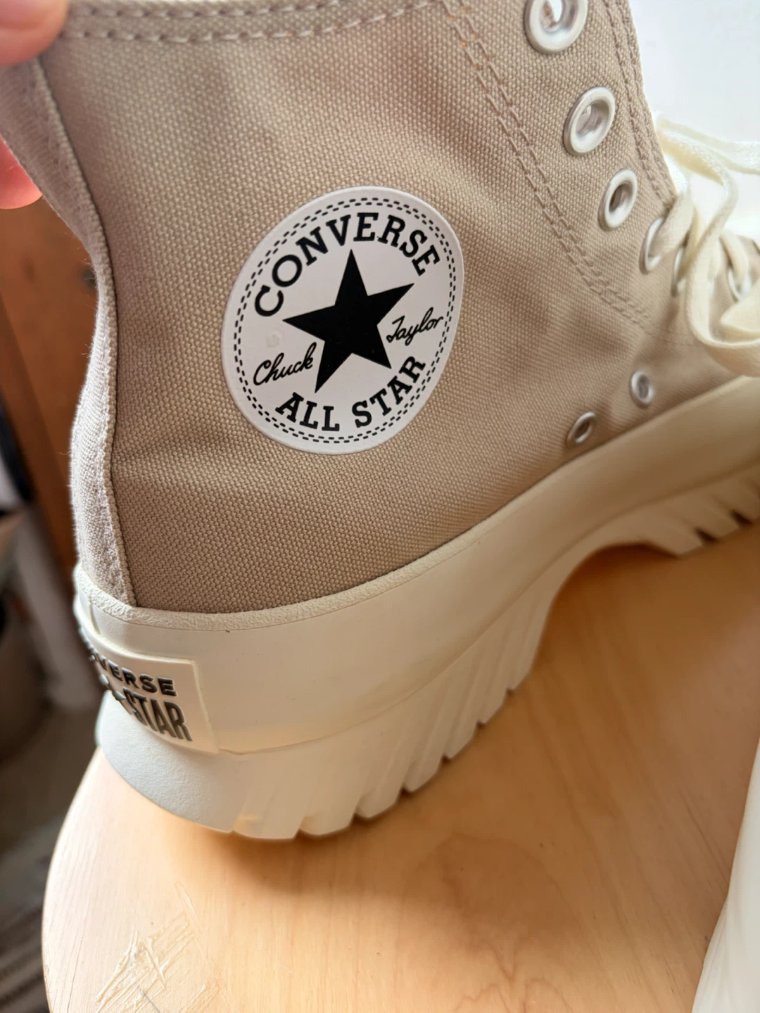 Converse size man’s 7 womens 9 - photo 3