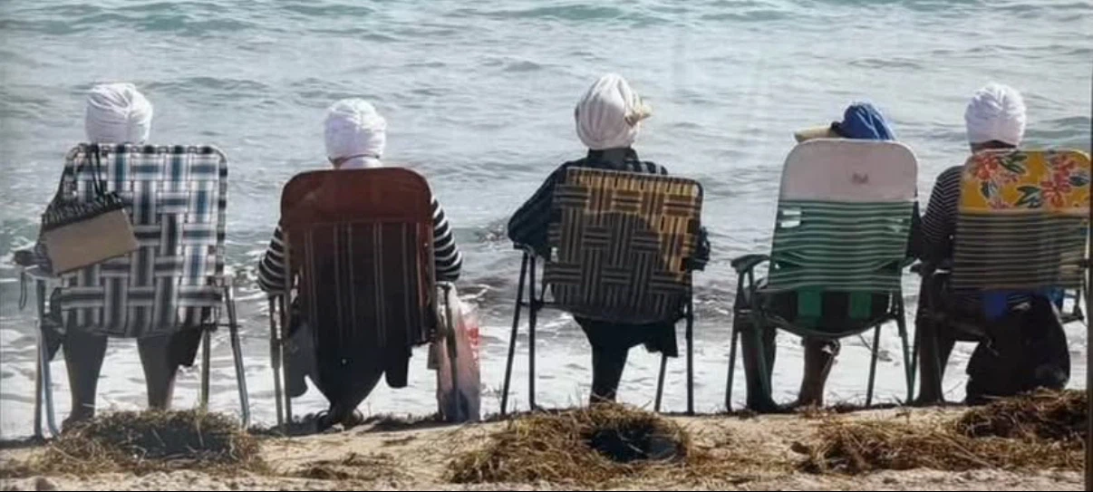 Photograph of five women enjoying South Beach, Miami - photo 2