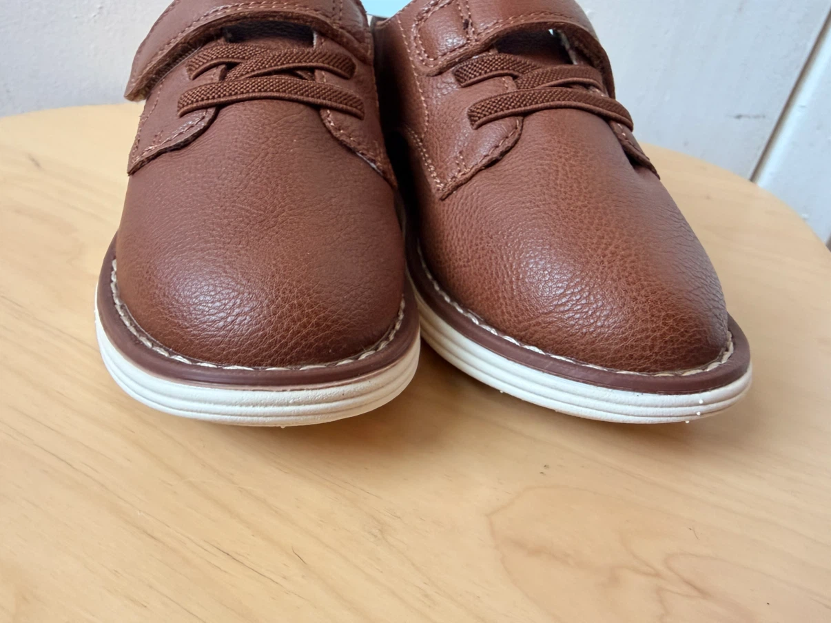 New cat and jack  shoes size 9 boys - photo 2