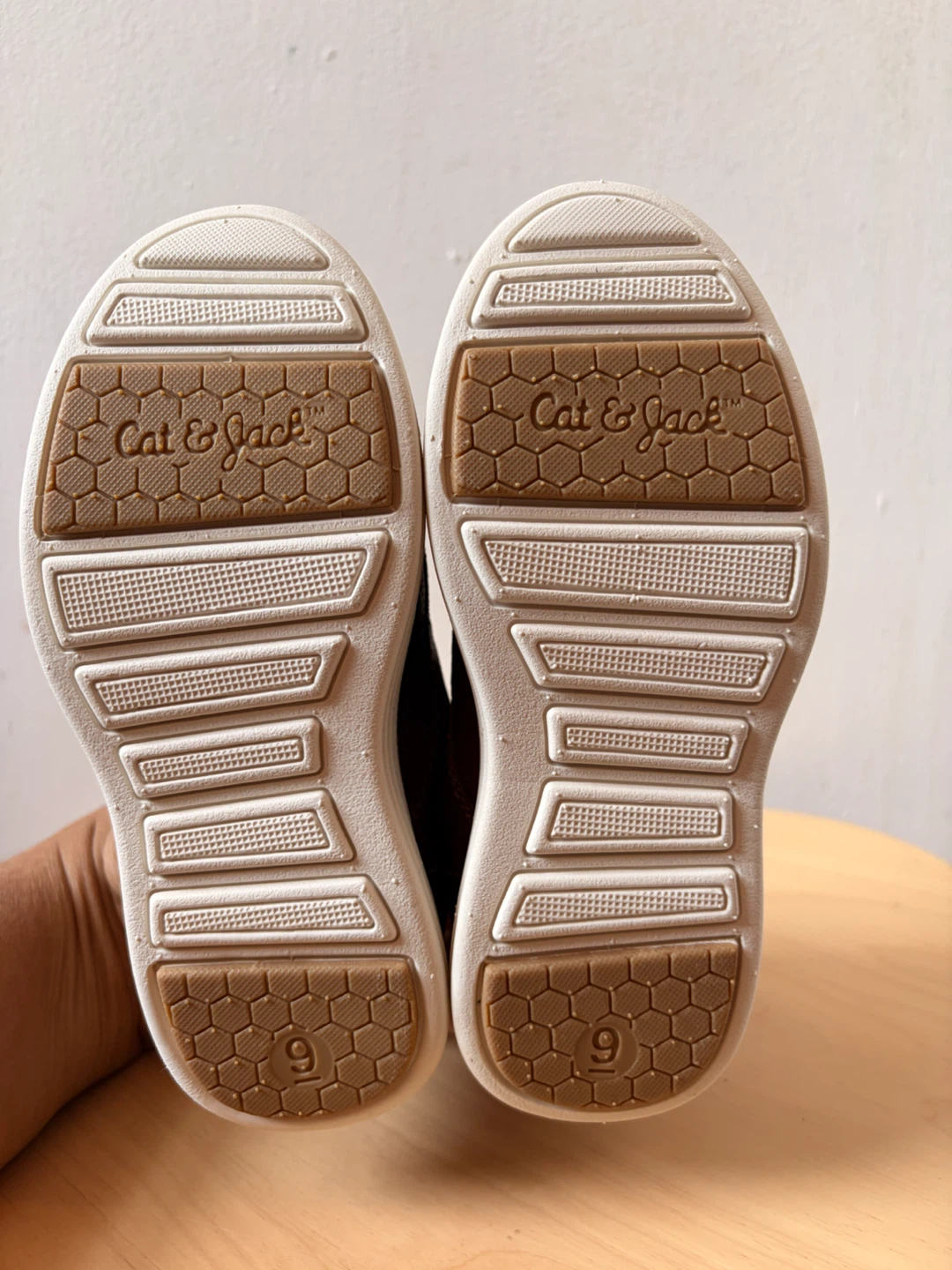 New cat and jack  shoes size 9 boys - photo 3