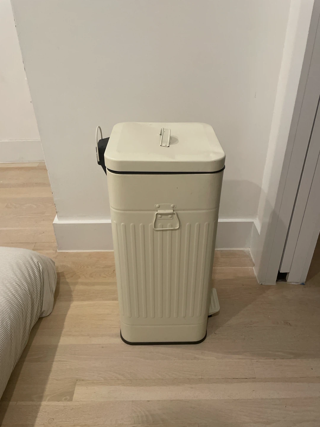 Cream Metal Pedal Trash Can - photo 4