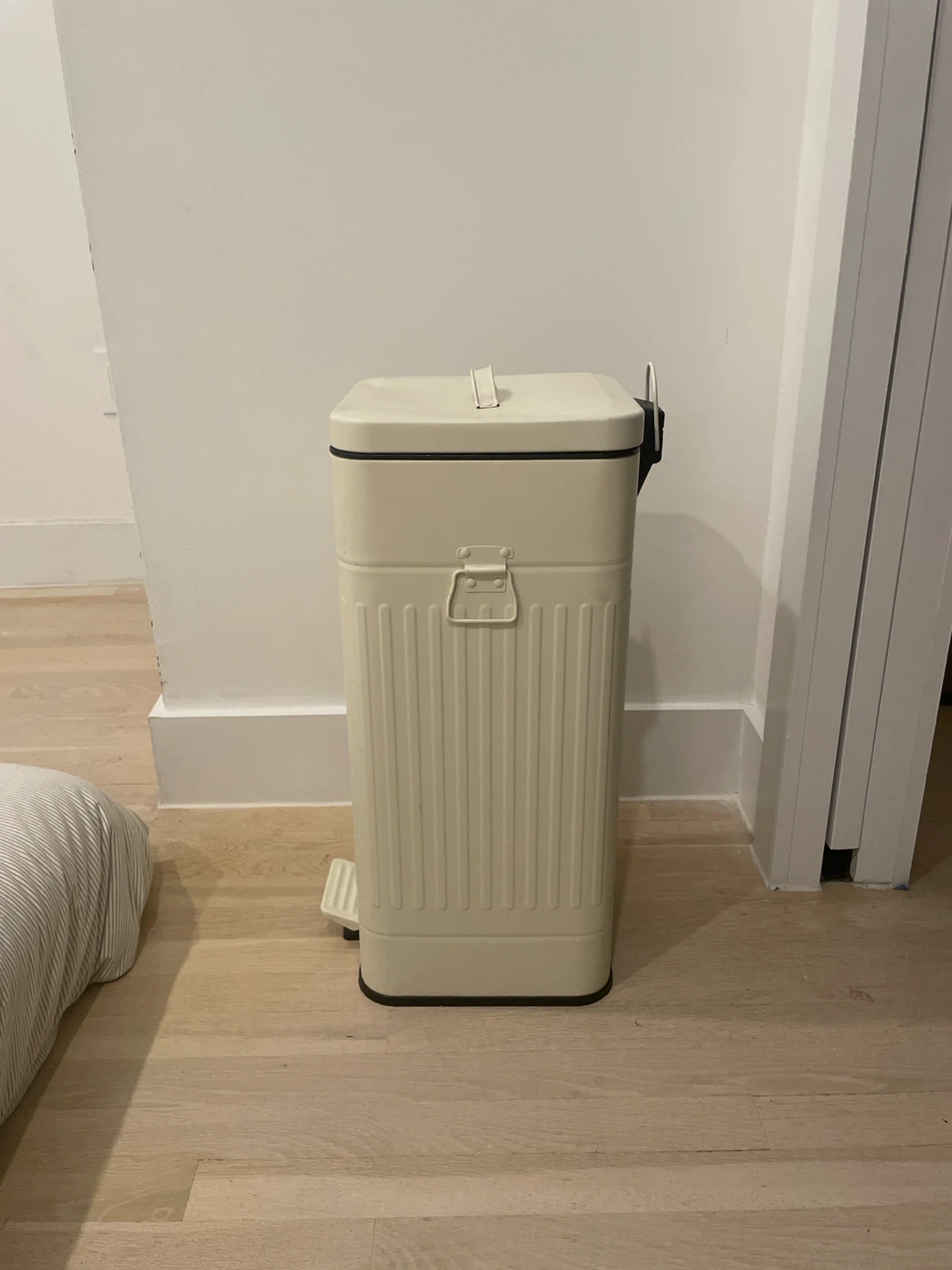 Cream Metal Pedal Trash Can - photo 2