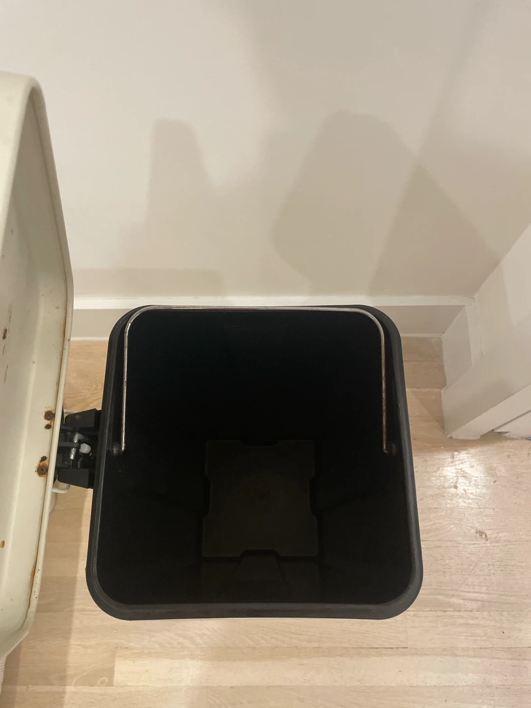 Cream Metal Pedal Trash Can - photo 5
