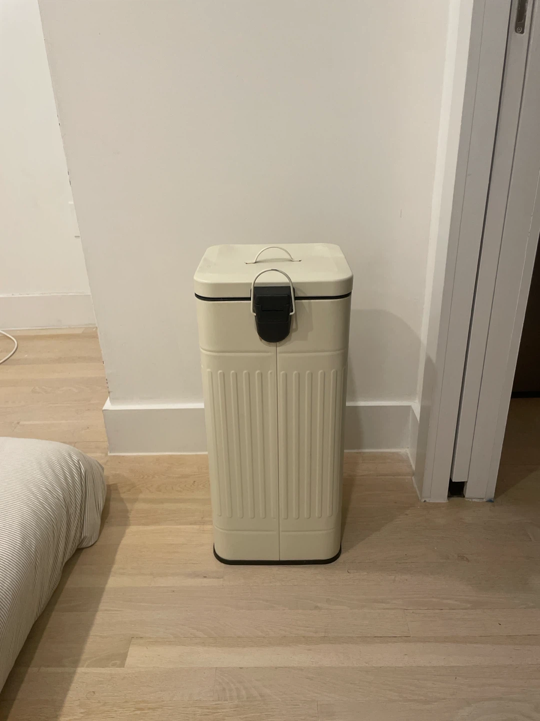 Cream Metal Pedal Trash Can - photo 3