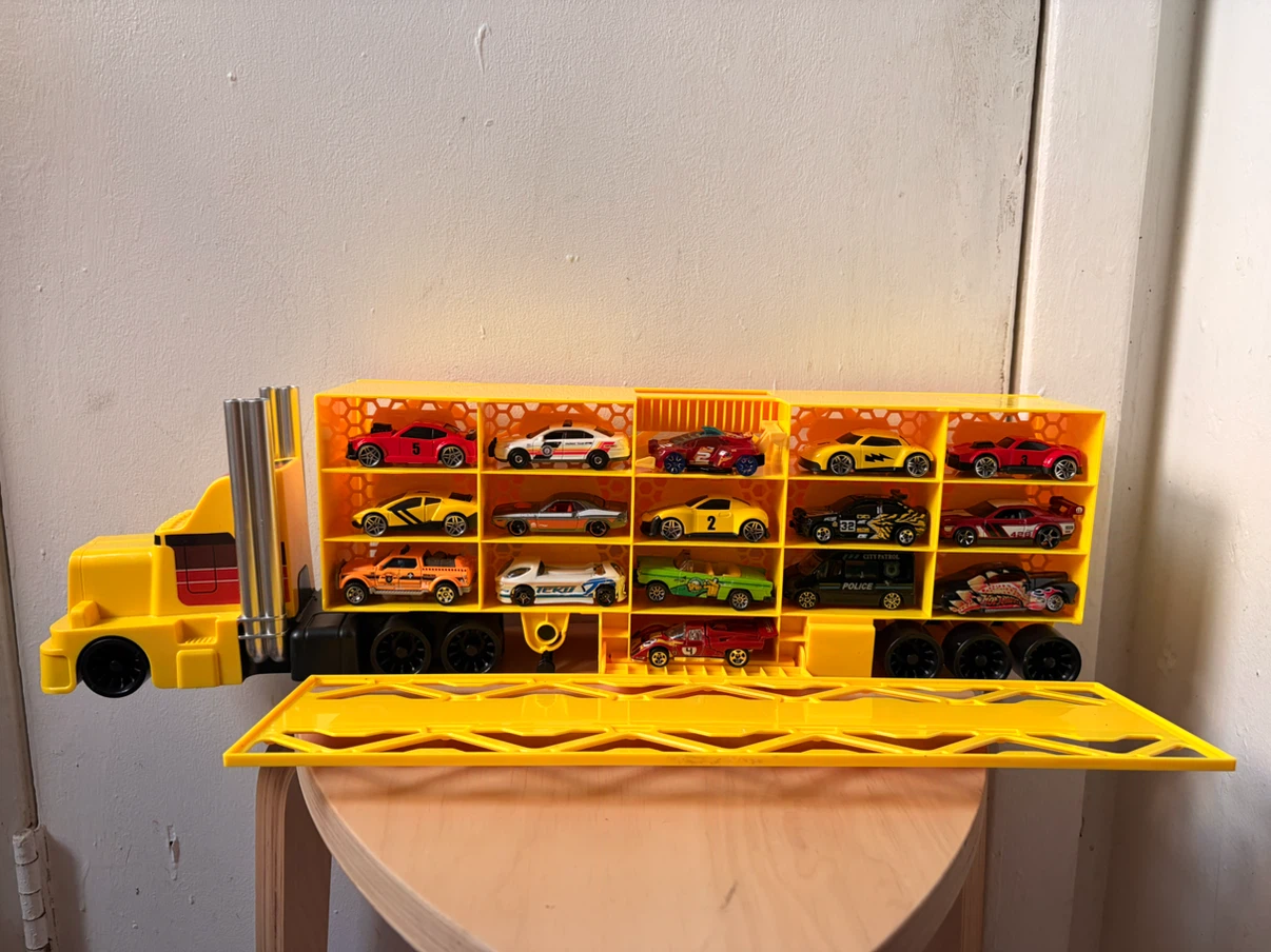 Truck carrier with 20 cars