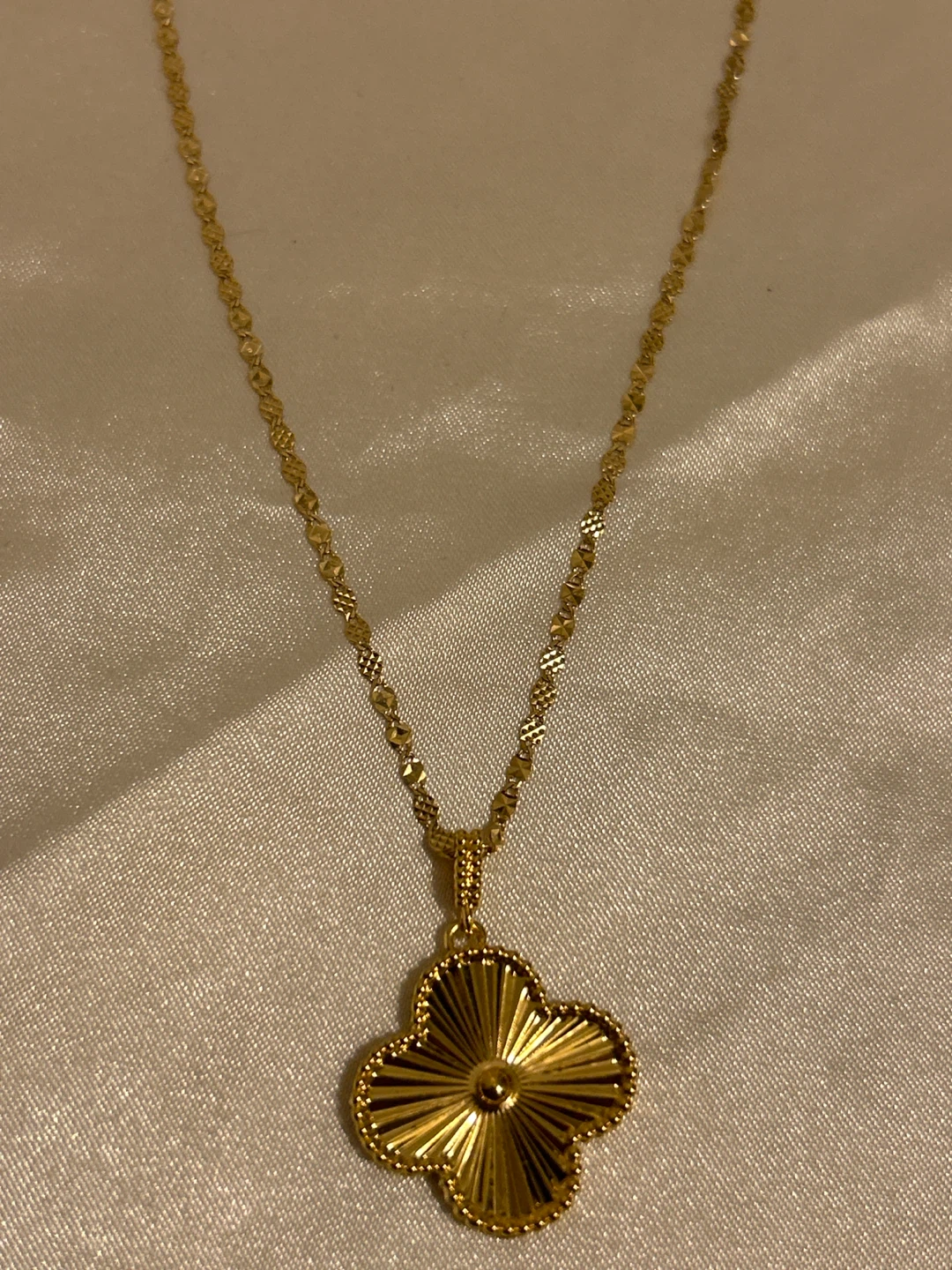 18k Gold Clover Pendant Necklace - photo 2