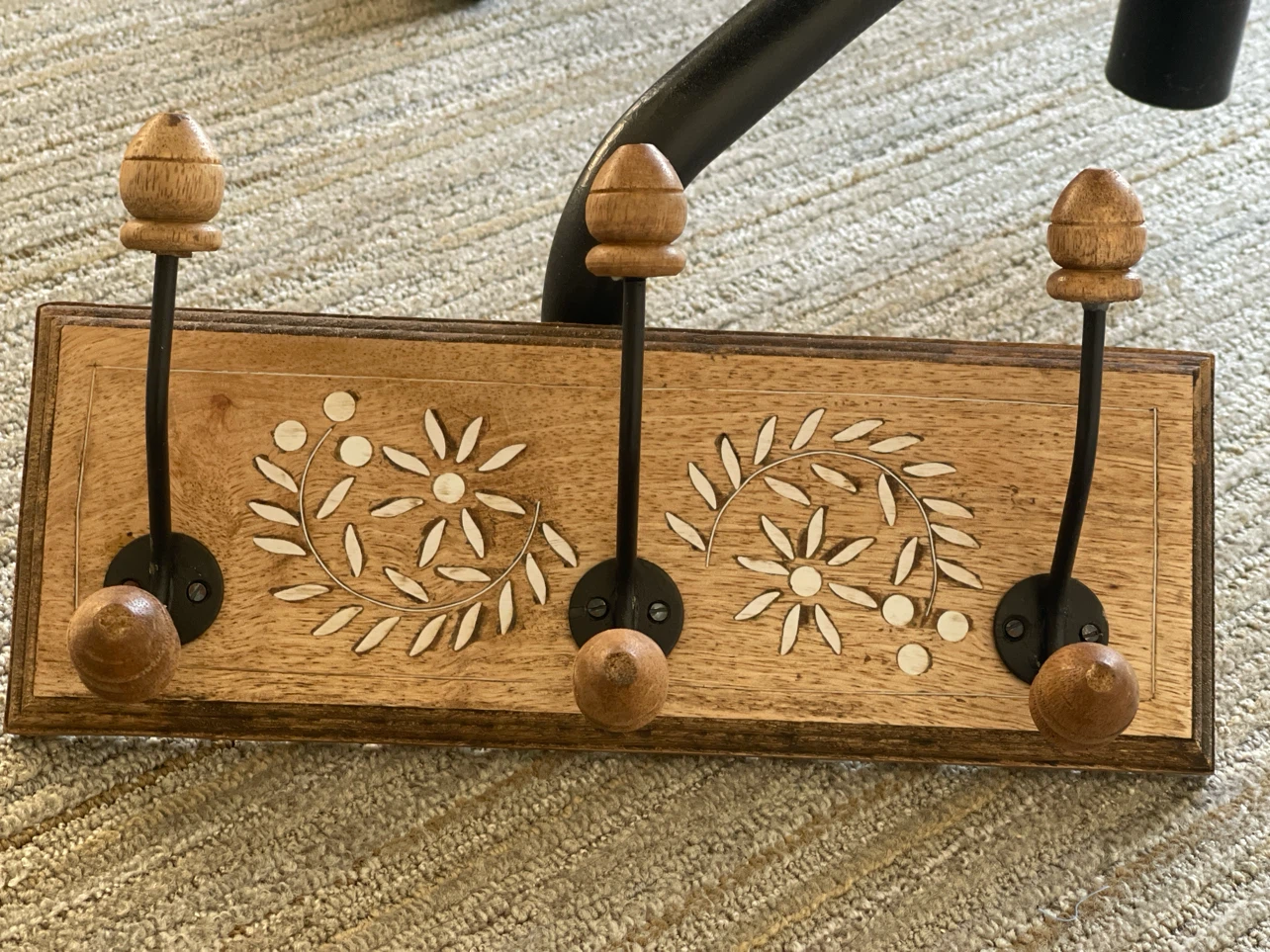 Wooden Wall Hook Rack with Floral Design