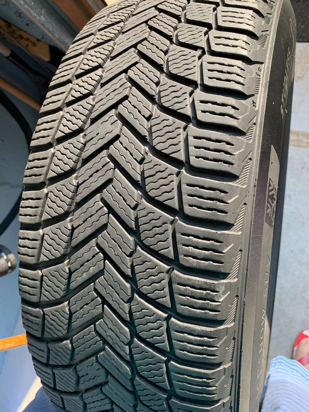 4 Michelin X-Ice Snow SUV Winter Tire - 235/65 R 17 - photo 2